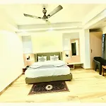 Hotel Nil Gagan Near Shree Vishwanath Temple - Fully Air Conditioned Room-Hygiene And Spacious Room - Free Wi-Fi - A Top Rated Hotel