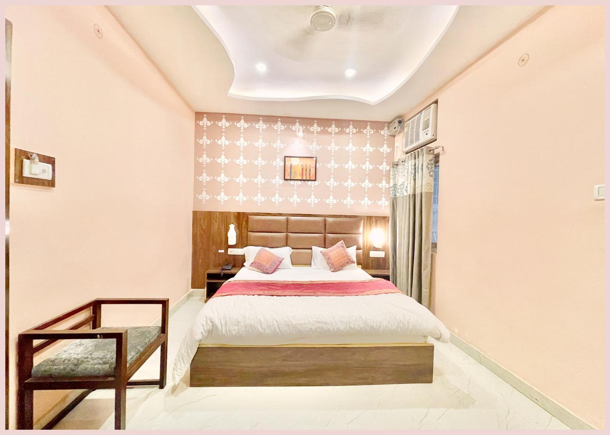 Nil Gagan Near Shree Vishwanath Temple - Fully Air Conditioned Room-hygiene And Spacious - Free Wi-fi - A Rated 4* Varanasi