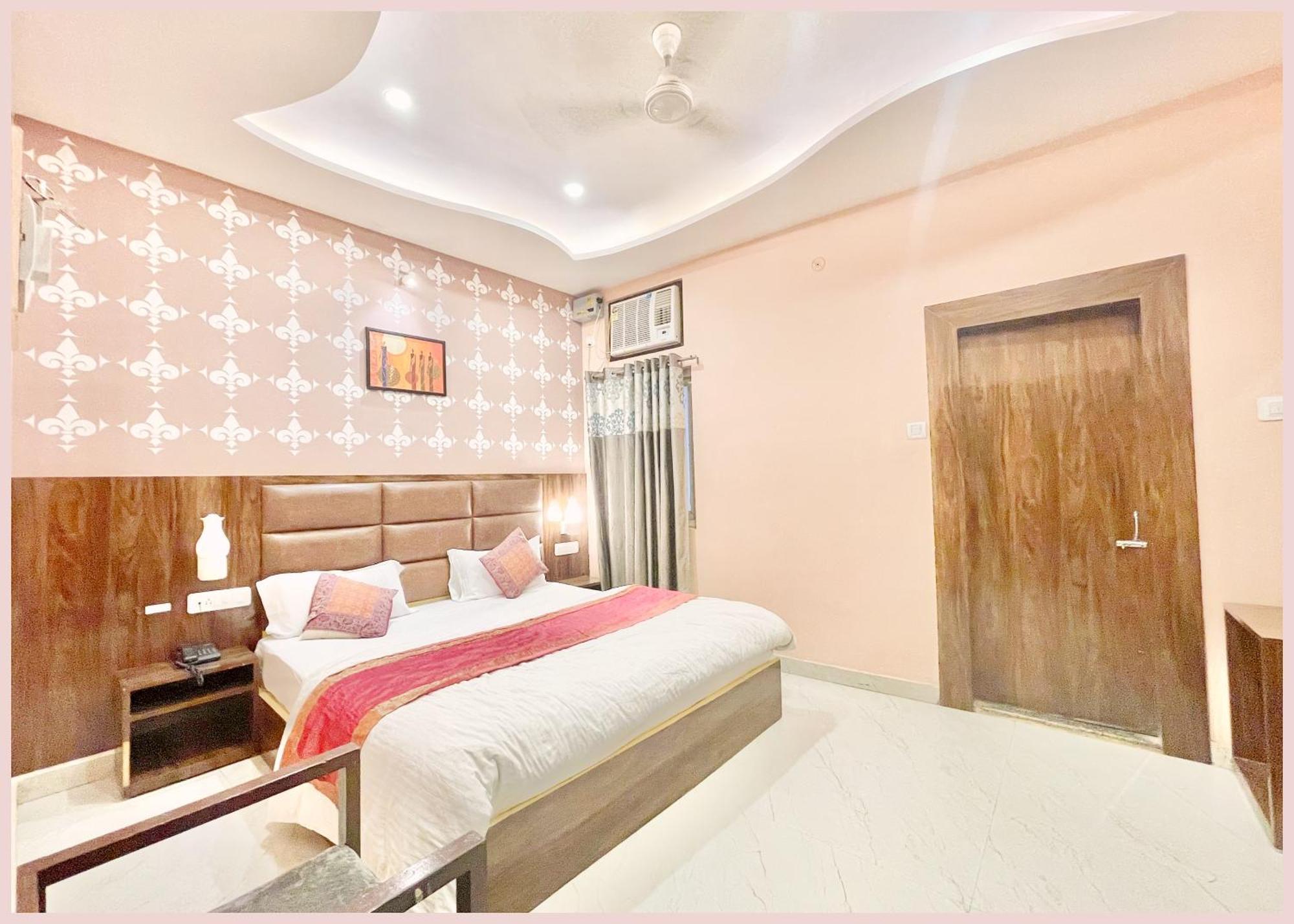 Nil Gagan Near Shree Vishwanath Temple - Fully Air Conditioned Room-hygiene And Spacious - Free Wi-fi - A Rated