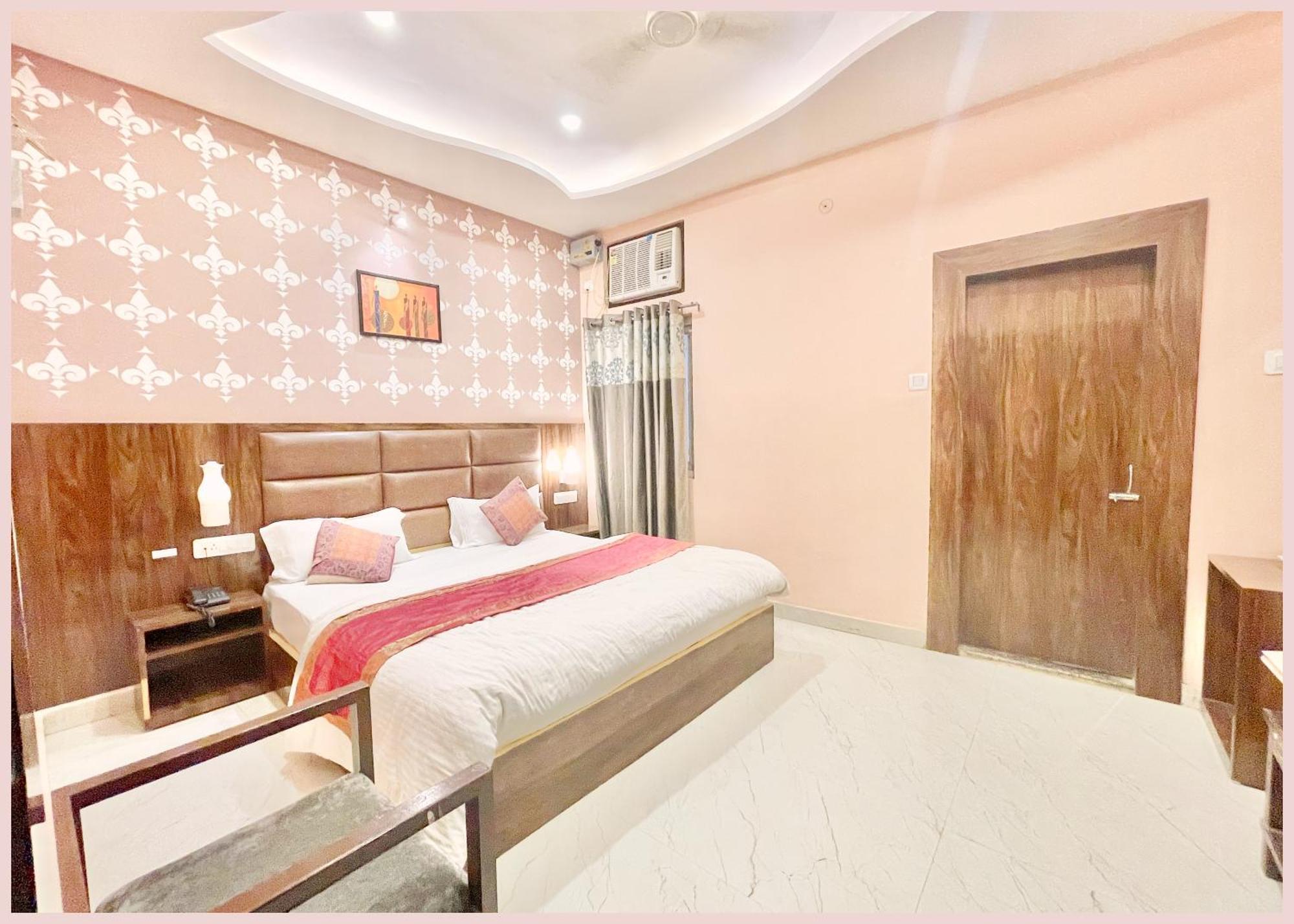 Hotel Nil Gagan Near Shree Vishwanath Temple - Fully Air Conditioned Room-hygiene And Spacious - Free Wi-fi - A Rated