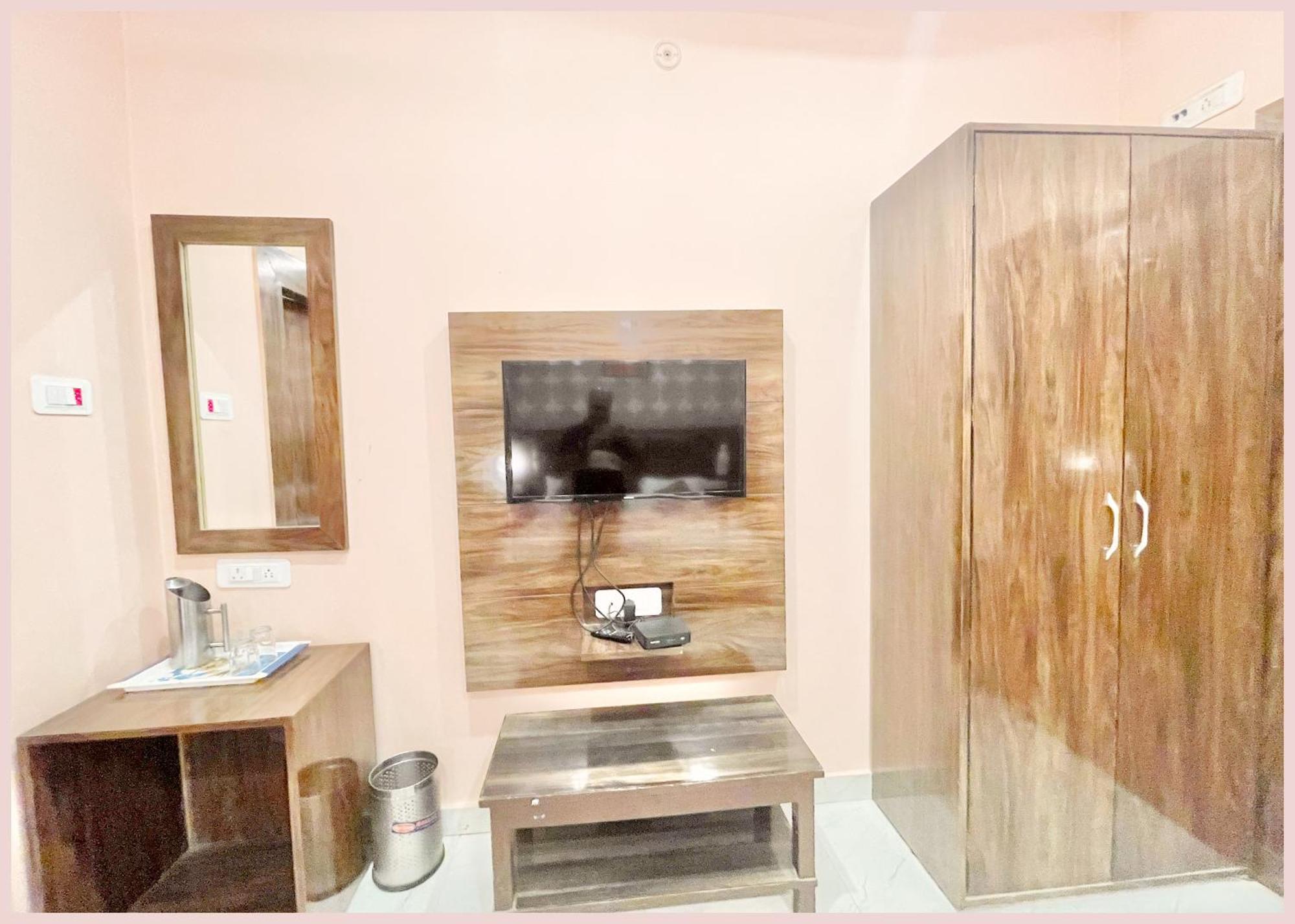 Hotel Nil Gagan Near Shree Vishwanath Temple - Fully Air Conditioned Room-hygiene And Spacious - Free Wi-fi - A Rated 4*